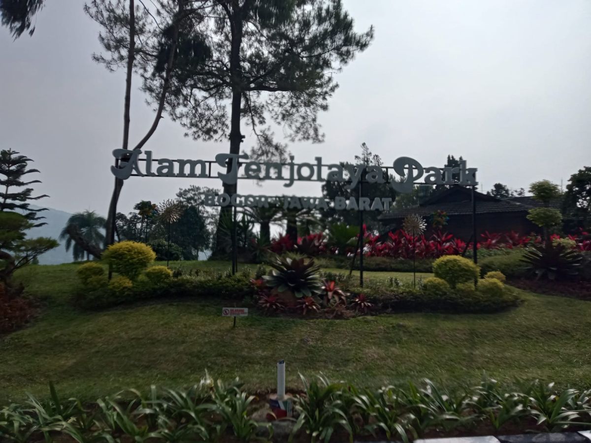 Edukasi dan Wisata Bagi Keluarga di Alam Tenjolaya Park di Kaki Gunung Salak