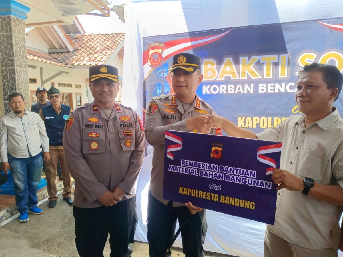 Ringankan Beban Warga yang Tertimpa Musibah, Kapolresta Bandung Turun Tangan Beri Bantuan di Arjasari