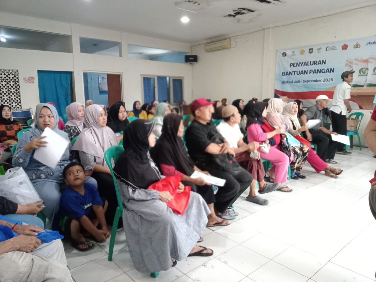 Penyaluran bantuan pangan,desa Babakan Bagikan Beras 821 KPM, Total 24.630 Ton