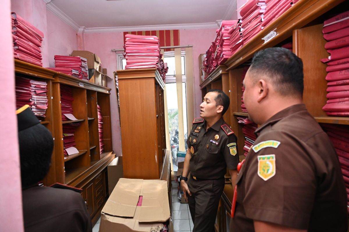 Lakukan Kunjungan Kerja ke Kejari kota  Bandung dan Kejari Cimahi,Kejati Jabar Tinjau Kondisi Kantor dan Sapras Ruang Barang Bukti
